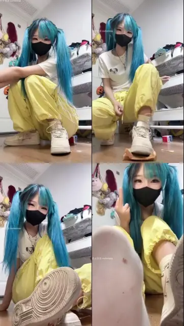 【芃芃大人】白棉袜羞辱【最新视频】