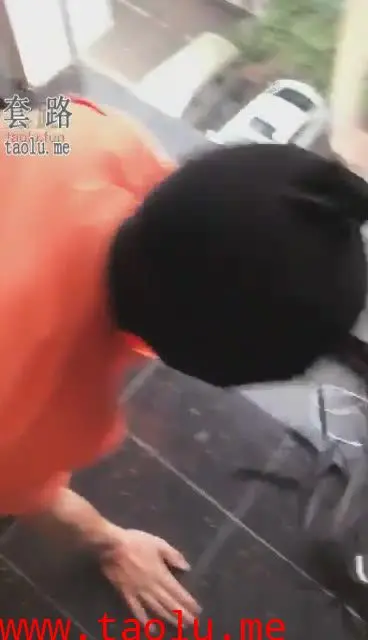 【晓晓晓主子s】落地窗对马路公调_下面有车有行人