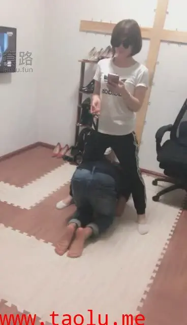 【冷颜女王】数次重度提档,正反手耳光,踹废狗_