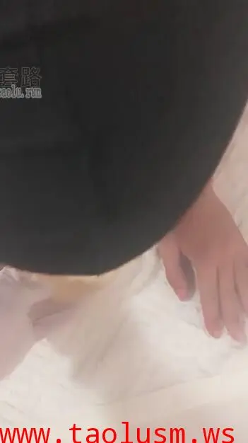 【冷颜女王】高跟踩踏,耳光,直接圣水,连马桶…