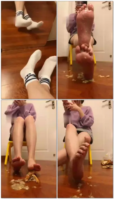 【bebe】踩香蕉吐司给贱狗吃，吐司擦脚