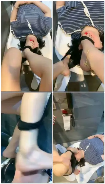 【歌迪丝】如厕,母狗来了