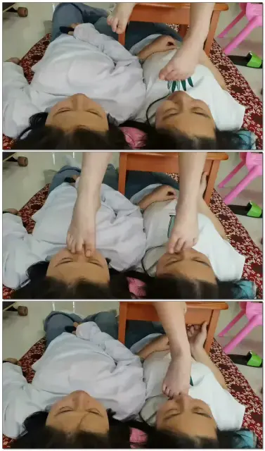 【00后校园原创】在家一个人调教两个贱母狗，深喉揉脸舔脚脚责