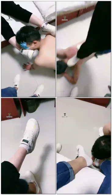 【依依女王】情侣主踩虐鞭打