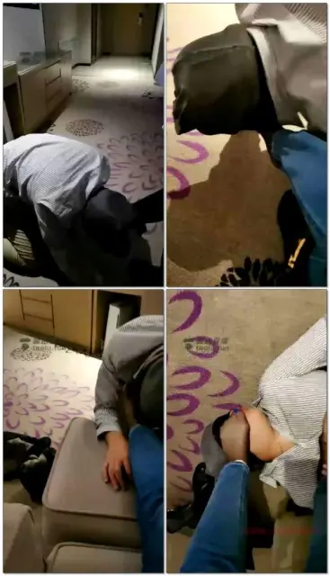 【冰城玫姿】靴子黑丝牛仔裤调教贱狗,原味脚踩口鼻窒息