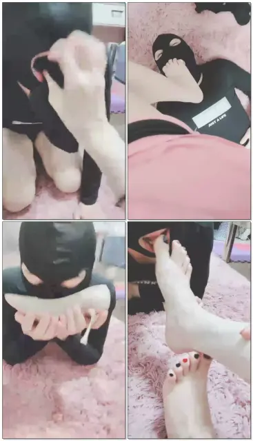 【灵竹】强制脚下狗闻鞋,喂吃丝袜