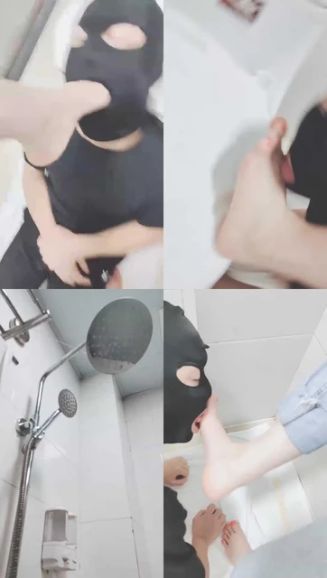 【灵竹】在厕所里面被羞辱，强制深喉想吐也要忍着