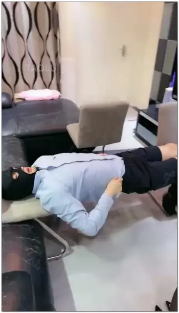 【微希】高跟踩踏深喉，人桥踩踏