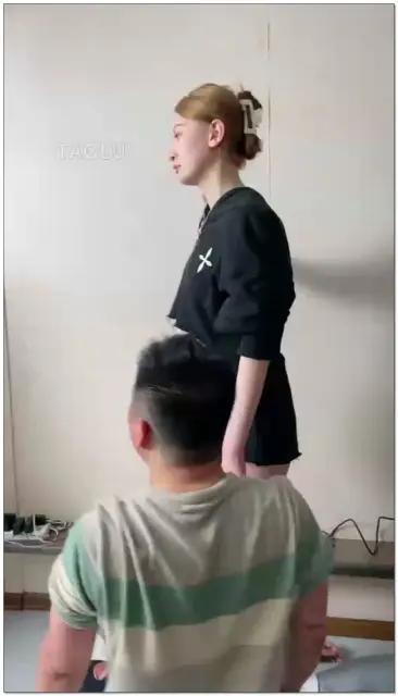 【二宝ss】175突破洁癖舔脚直接重度深喉,踩踏脏物喂食,97下藤条鞭打