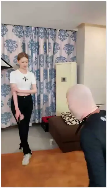 【二宝ss】前一场被踢的蛋肿的老大,不缓解拉上场直接再踢加电击,这狗要死不活