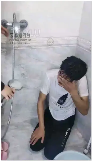 【Audrey丶雪儿】双强迫圣水淋浴