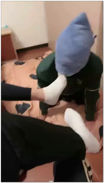 【昕昕S】踩脸，踢裆，钻胯恋足