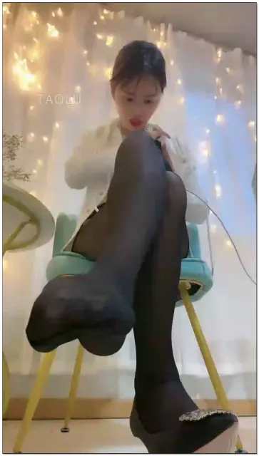 【婕娜S】第一视角红绿灯+黑丝聊黄精专场