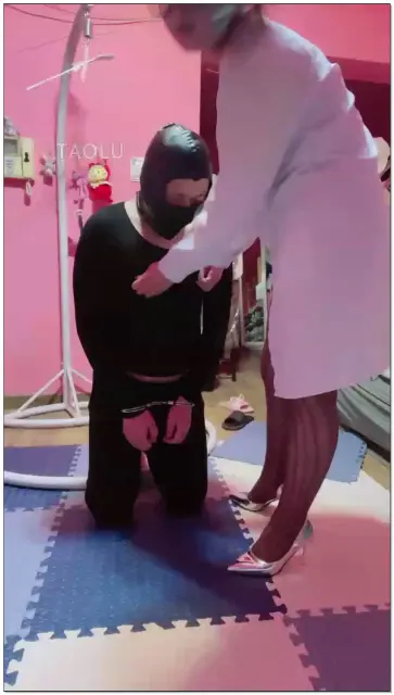 【月亮S】角色扮演调教,手铸、脚铸鞭打