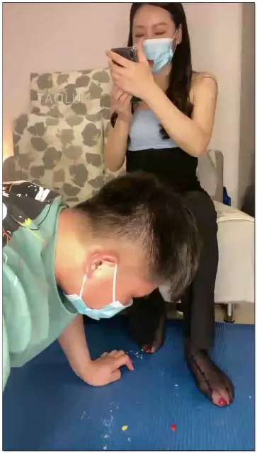 【饭团s】舔丝袜脚耳光喂食