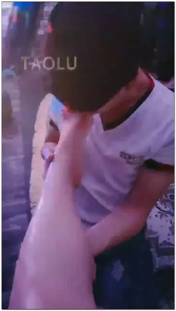 【彤彤s】舔脚第一视角