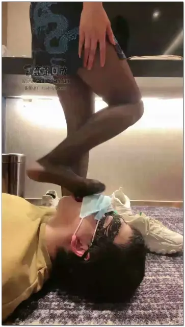 【莫妮卡s】玉足深Hou黑si羞褥+混合圣水