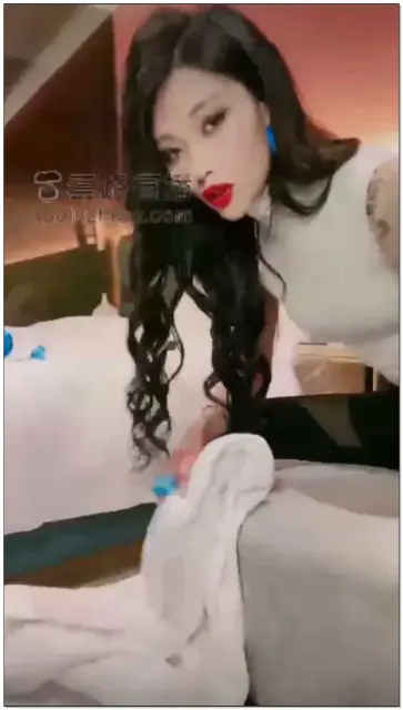 【爱神s】开发素人呕吐物，弄谈。短丝裸足