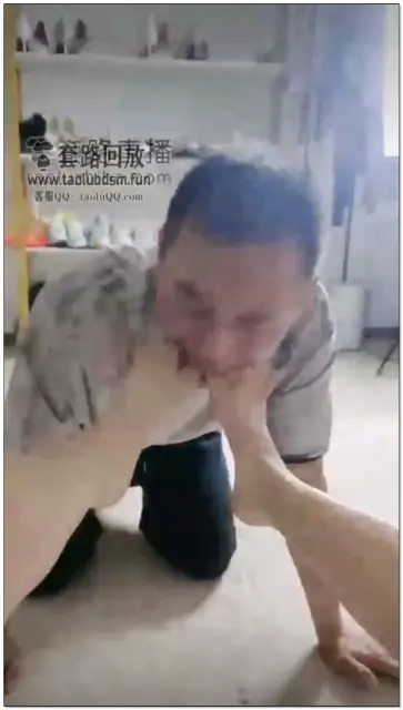 【Audrey雪儿】双主玩狗，高跟踩踏