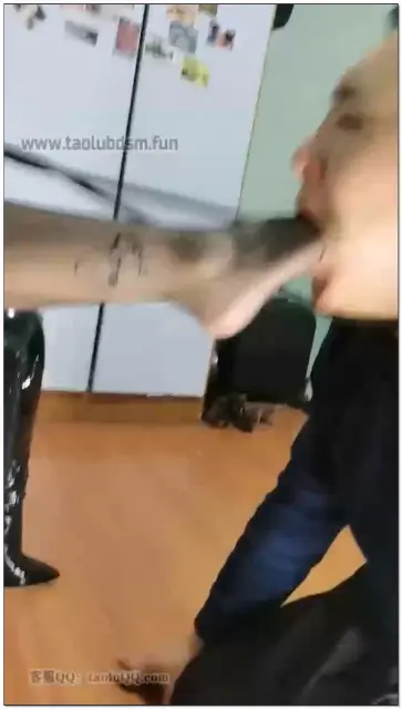 【明明就很贱】猜主人指示,猜错了要乖乖接受惩罚,女王打的我耳朵嗡嗡响