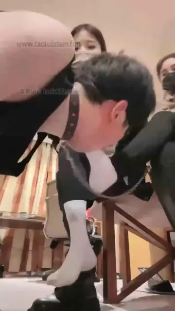 【阿月】双女王玩脚奴
