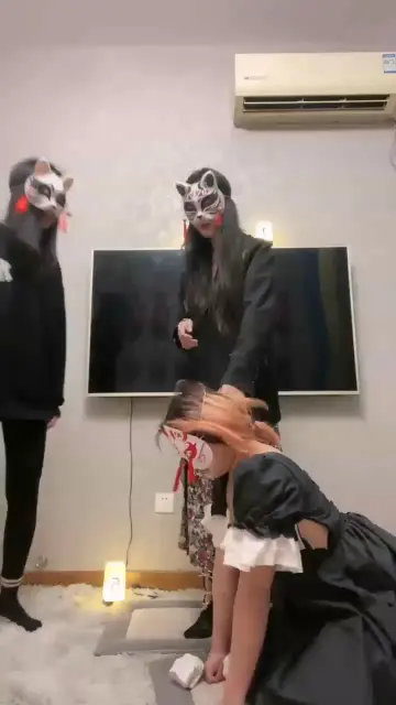 【桃子和全国最贱女M】在剧本杀里相遇