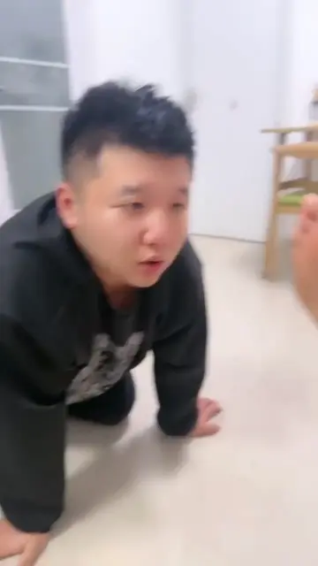 【素人星探】进来看舔美女脚