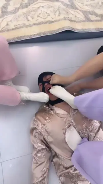 【术术】带双闺蜜素人一起调教