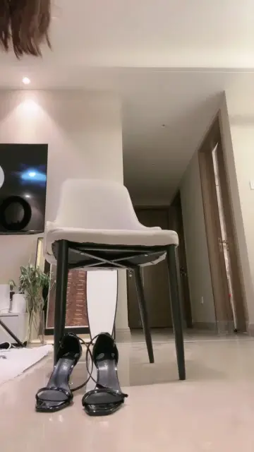 【CICI】调教脚奴