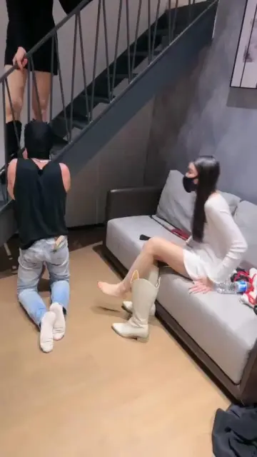 【艾莉】黑白双煞的调教