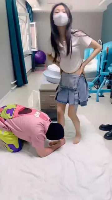 【精神小妹】多女主踩踏调教文文带素人随意发挥