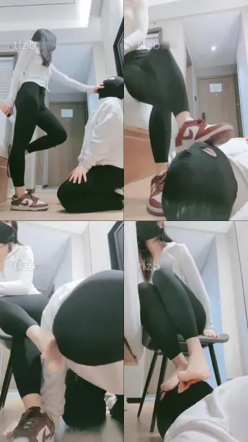 【妮蔻】调教脚奴肉色丝袜脚深喉