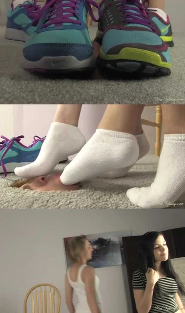 【欧美女王】贱狗钻进地洞里,两个小美女很好奇把小脚丫伸进去让他舔