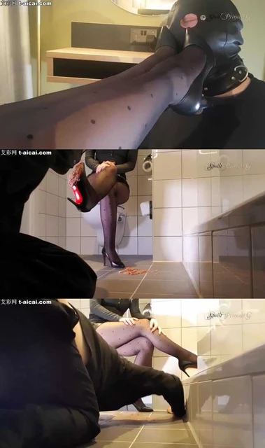 【欧美女王】厕所踩烂蛋糕脚喂食!幸运狗奴被高傲的Grace女王拴狗牌舔鞋底