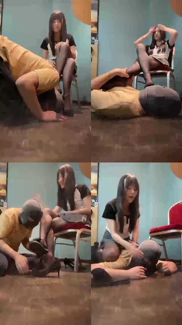 【小乔】学生主首调-黑丝舔/踩踏转胯