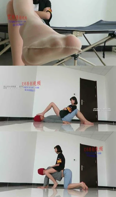 【小黑屋】00后天使女主肉丝插嘴骑乘坐身羞辱!