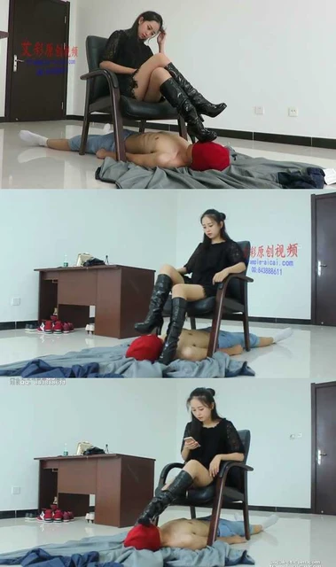 【小黑屋】超漂亮老师天依女主黒靴打电话踩贱狗做脸托!