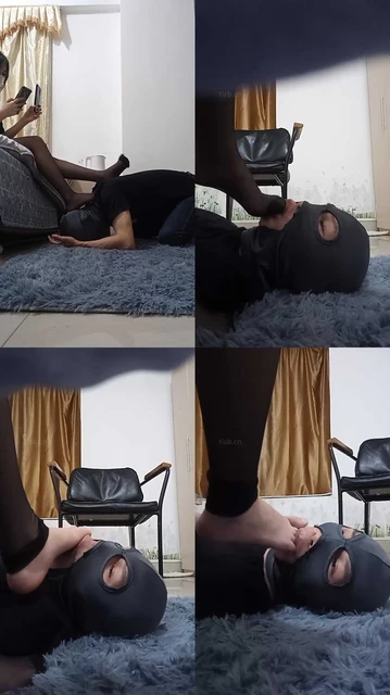 【小亿】黑丝原味脚狂舔/插嘴深喉【双视角版】