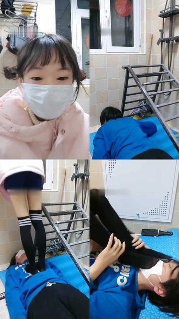 【小森大人】学生主首播tj暴力踩踏耳光