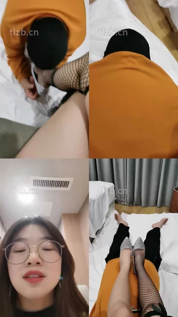 【梨窝】跪舔高跟原味网袜