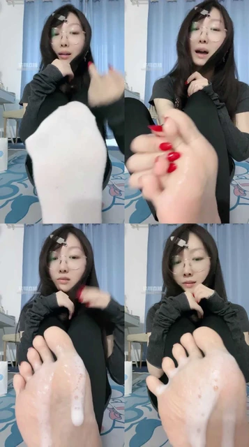【林珥S】第一视角白袜裸足口水辱母