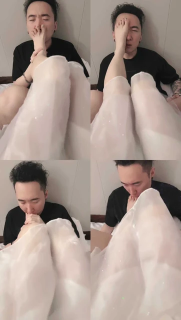 【娜娜米】白袜脚裸足闻舔