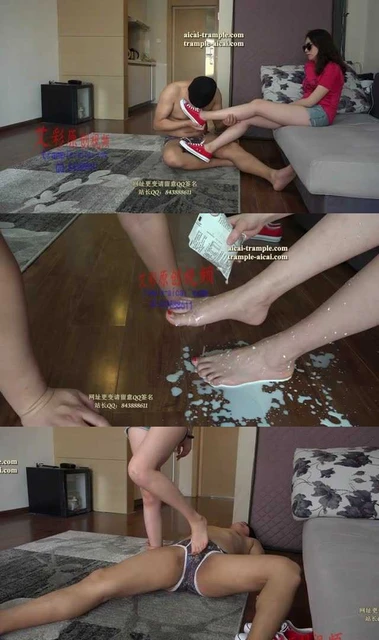 【小妮女主】白嫩美脚帆布鞋的蹂躏,喂食牛奶