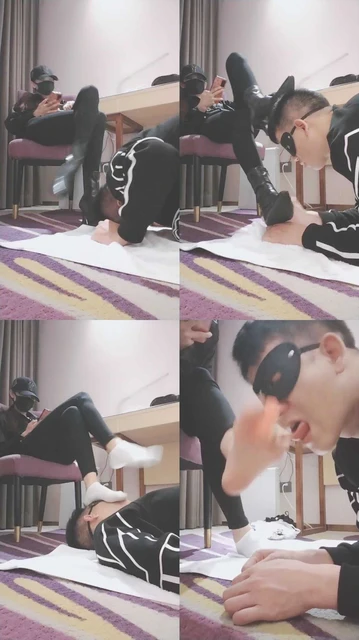 【美娜格格】靴子白袜羞辱-连环耳光白袜脚插嘴