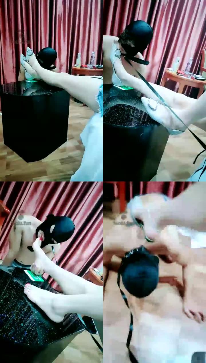 【丹丹】休闲舔鞋底圣水赏赐恋足狗