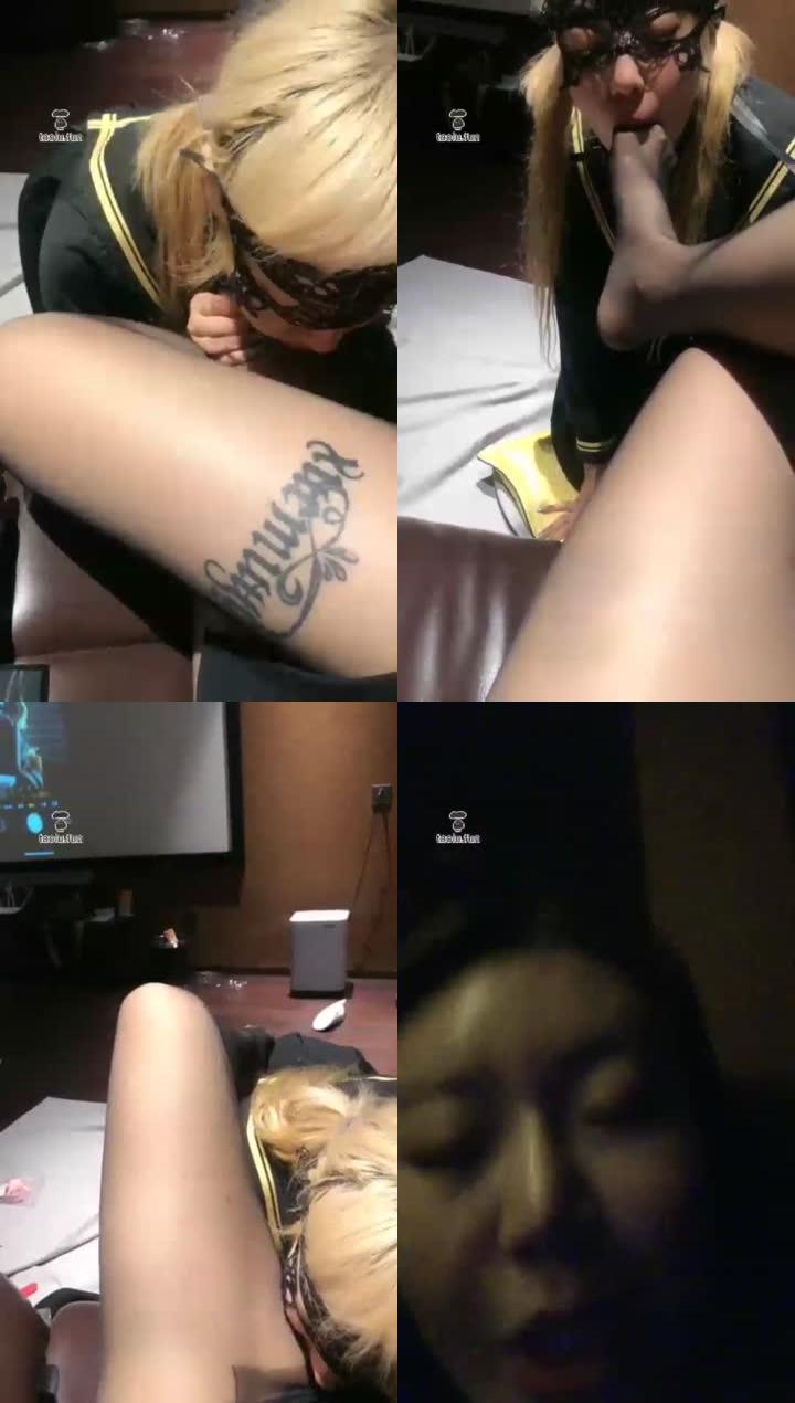 【酒神大人】请享用调教女奴滴蜡舔脚 